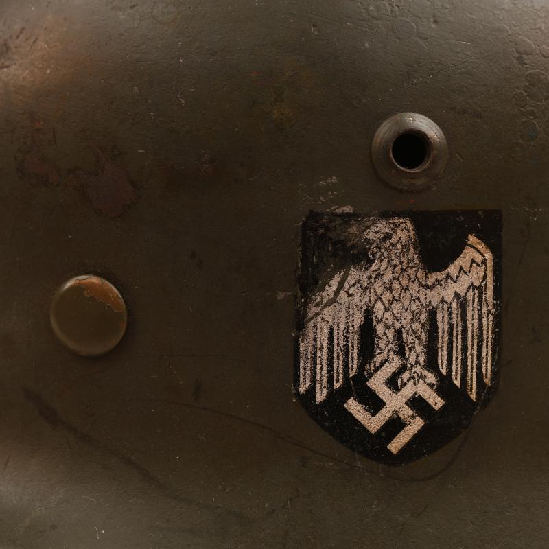 GERMAN WWII ARMY M.35 DOUBLE DECAL COMBAT HELMET.