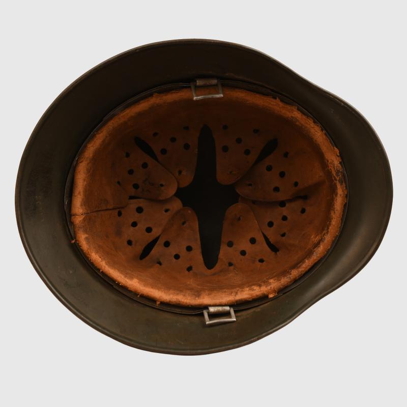 GERMAN WWII ARMY M.35 DOUBLE DECAL COMBAT HELMET.