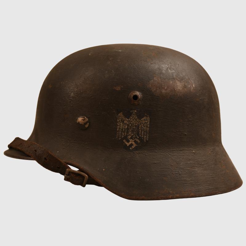 GERMAN WWII  M35 DOUBLE, NOW SINGLE DECAL COMBAT HELMET.