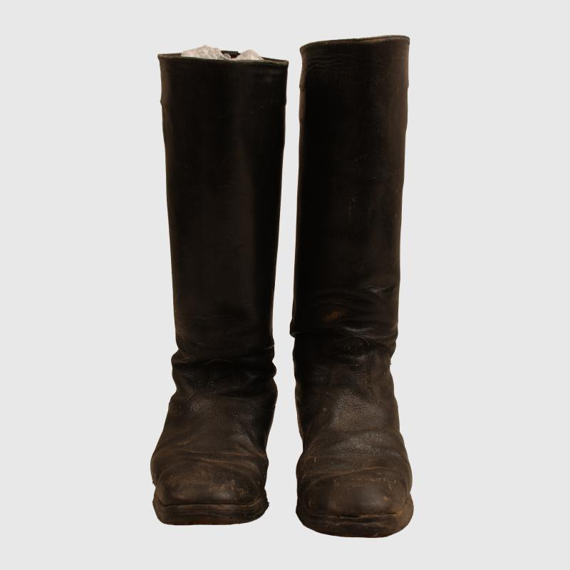 GERMAN WWII OFFICERS MARCHING BOOTS.