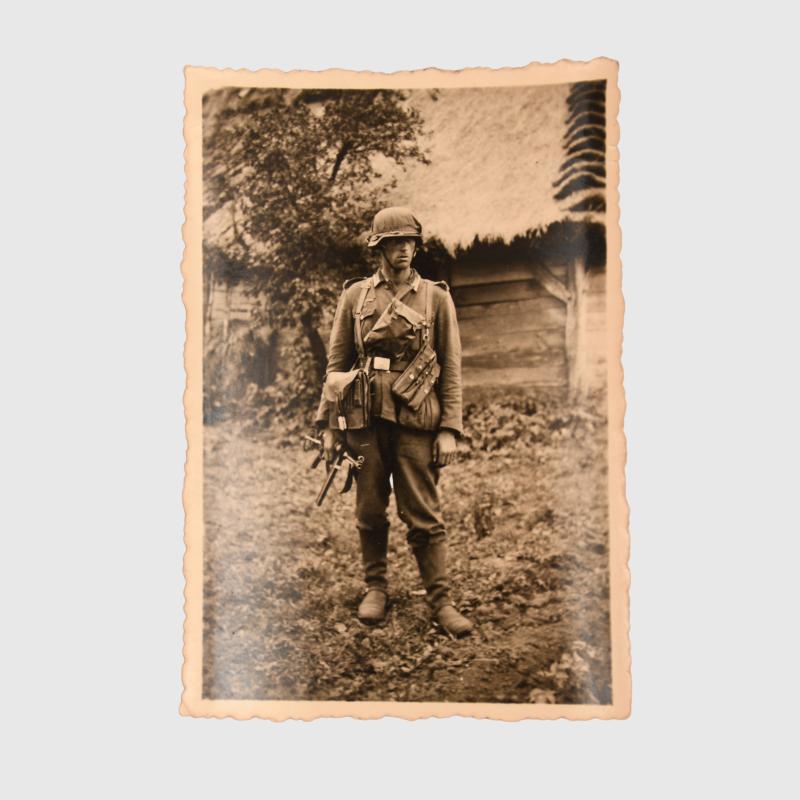 GERMAN WWII MP40 AND HELMET COVER PHOTOGRAPH.