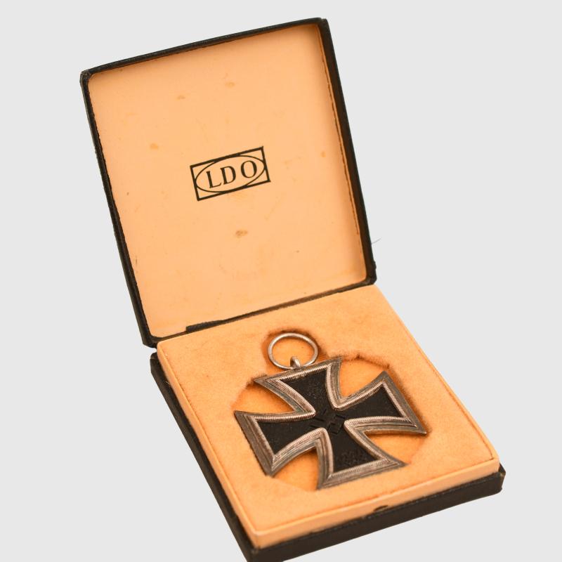 GERMAN WWII IRON CROSS 2ND CLASS, CASED.