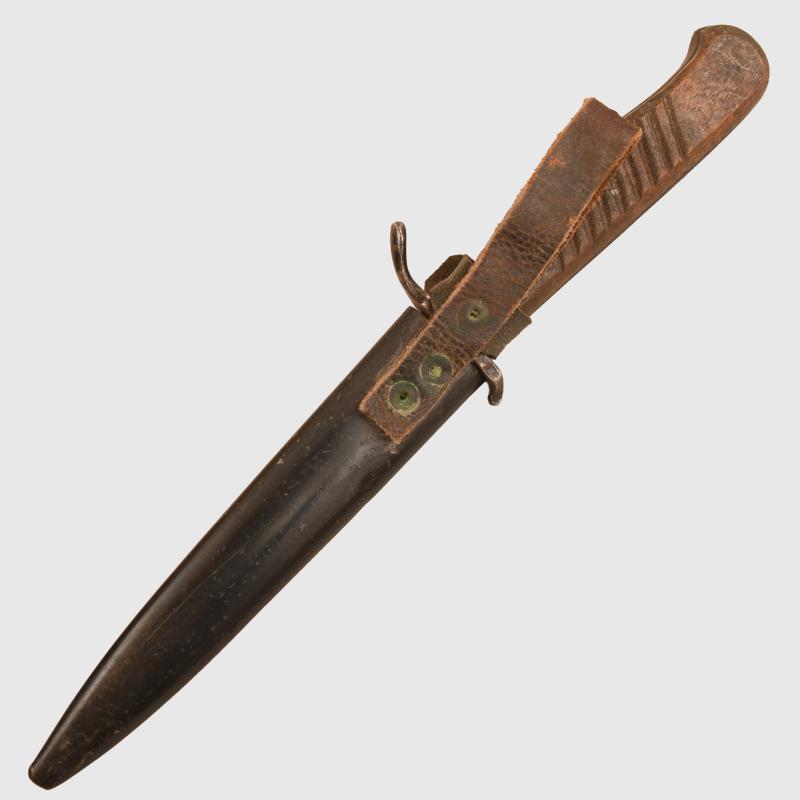 GERMAN WWI TRENCH KNIFE.