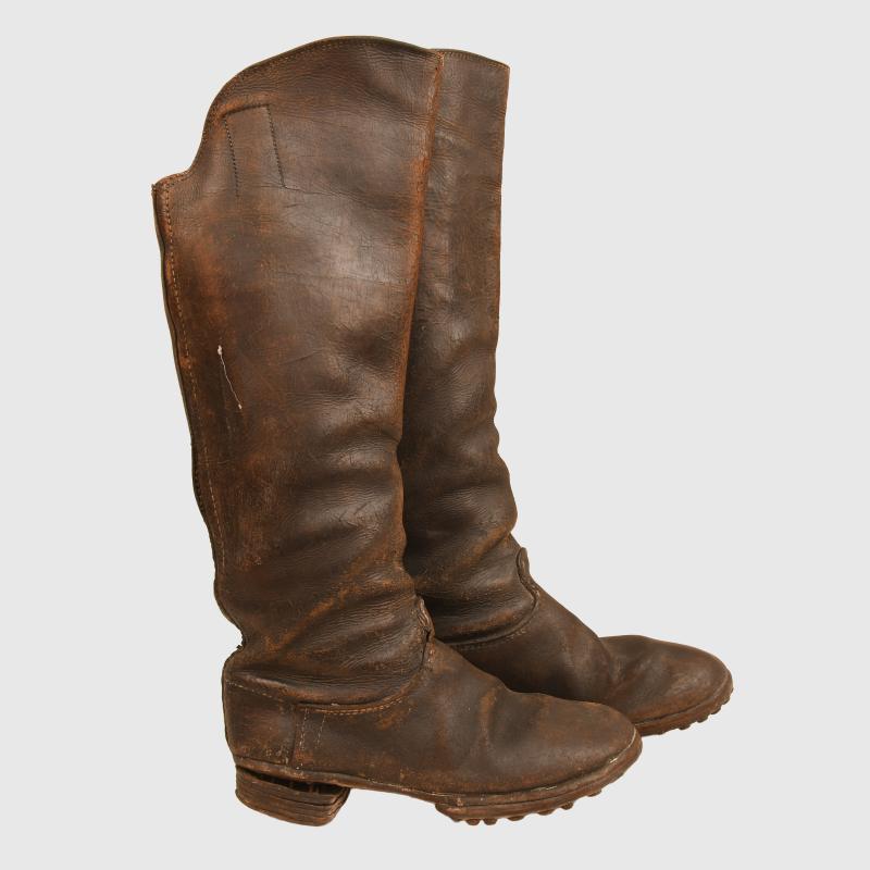 GERMAN WWI HUSSAR OR JAGER ZU PFERDE ENLISTED MANS BOOTS.