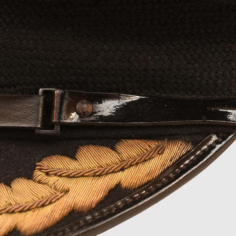 BRITISH WWII MERCHANT NAVY OFFICERS VISOR CAP, CAPTAIN AND ABOVE.