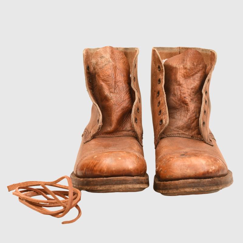 BRITISH WWII JUNGLE BOOTS.
