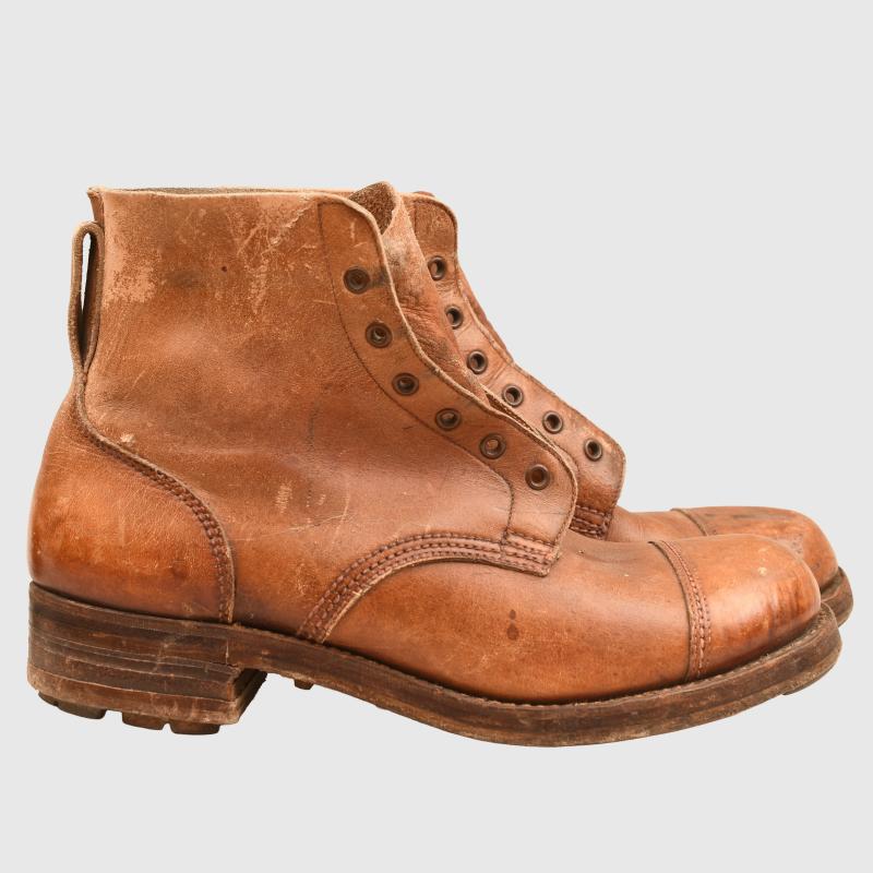 BRITISH WWII JUNGLE BOOTS.
