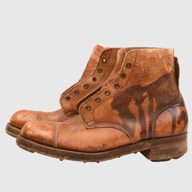 BRITISH WWII JUNGLE BOOTS.