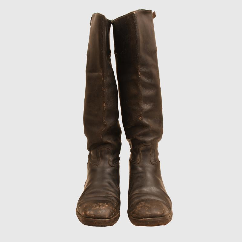 GERMAN WWII OFFICERS MOUNTED BOOTS.