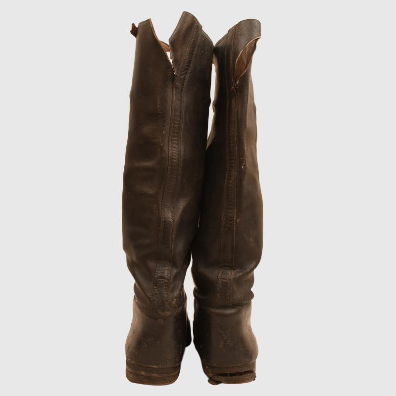 GERMAN WWII OFFICERS MOUNTED BOOTS.
