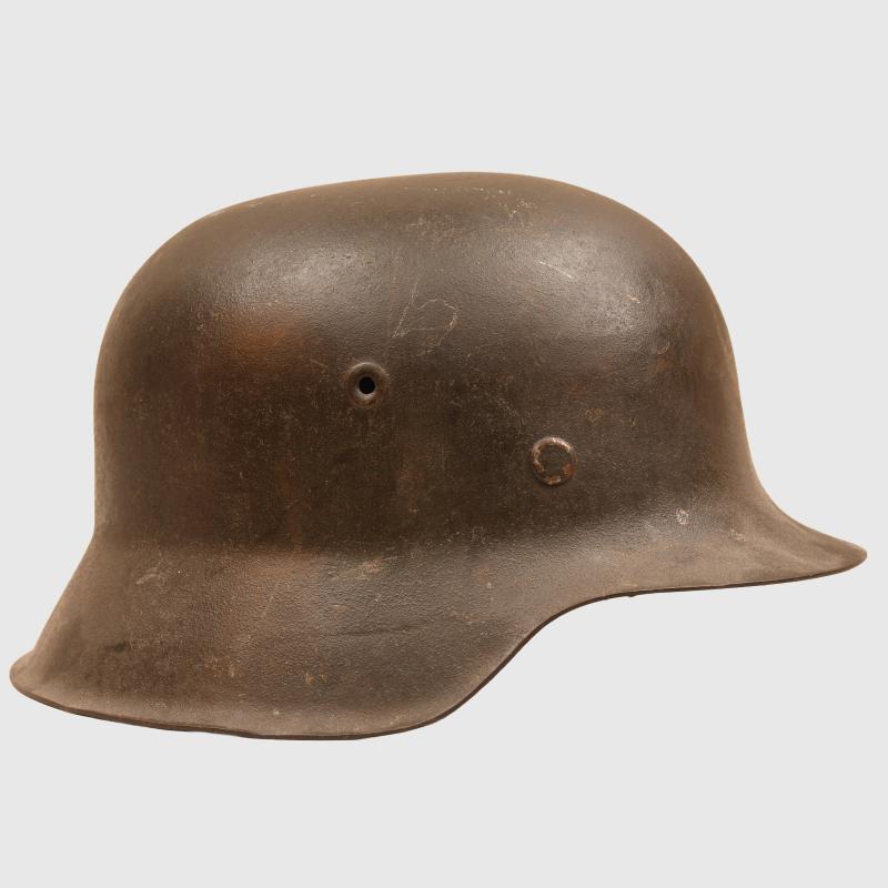 GERMAN WWII M42 ARMY SINGLE DECAL COMBAT HELMET.
