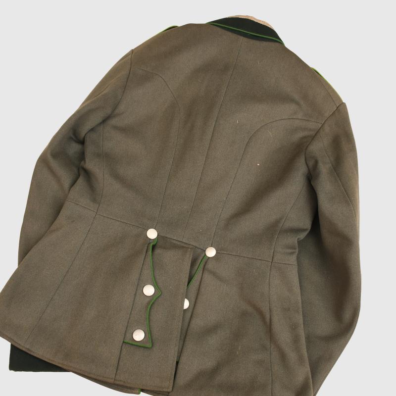 GERMAN WWII ARMY PANZER GRENADIER NCO PARADE TUNIC AND VISOR CAP SET.