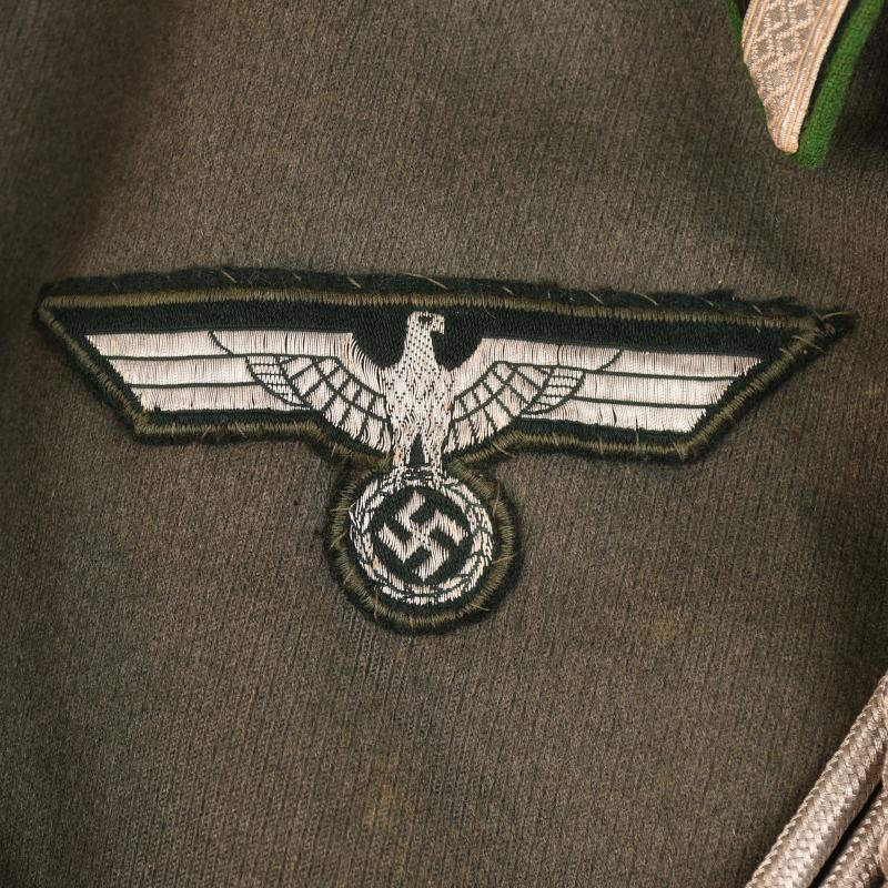 GERMAN WWII ARMY PANZER GRENADIER NCO PARADE TUNIC AND VISOR CAP SET.