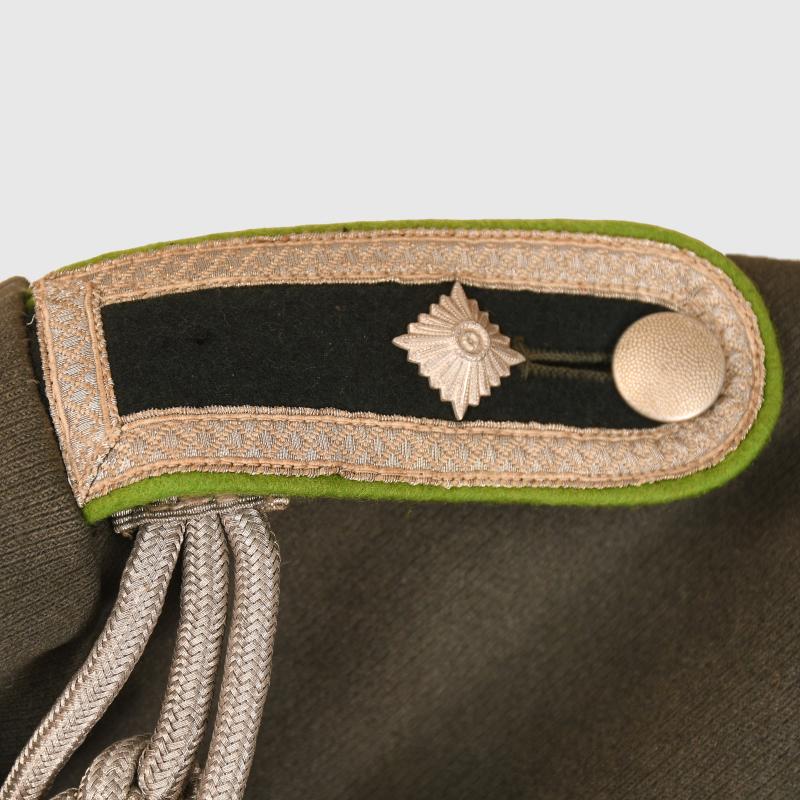 GERMAN WWII ARMY PANZER GRENADIER NCO PARADE TUNIC AND VISOR CAP SET.