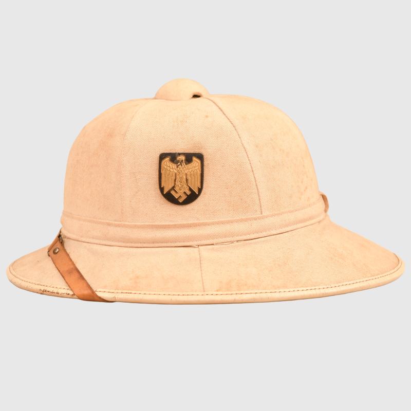 GERMAN WWII KRIEGSMARINE TROPICAL HELMET.