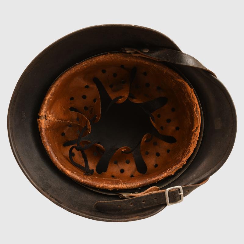 GERMAN WWII LUFTWAFFE SINGLE DECAL M 40 COMBAT HELMET.