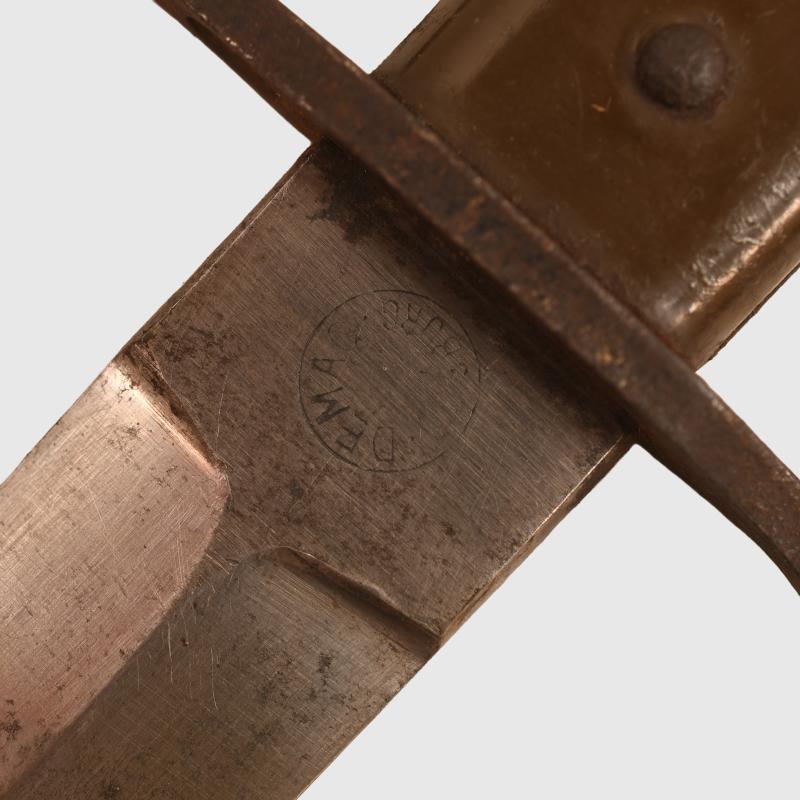 GERMAN WWI DEMAG TRENCH KNIFE/BAYONET.