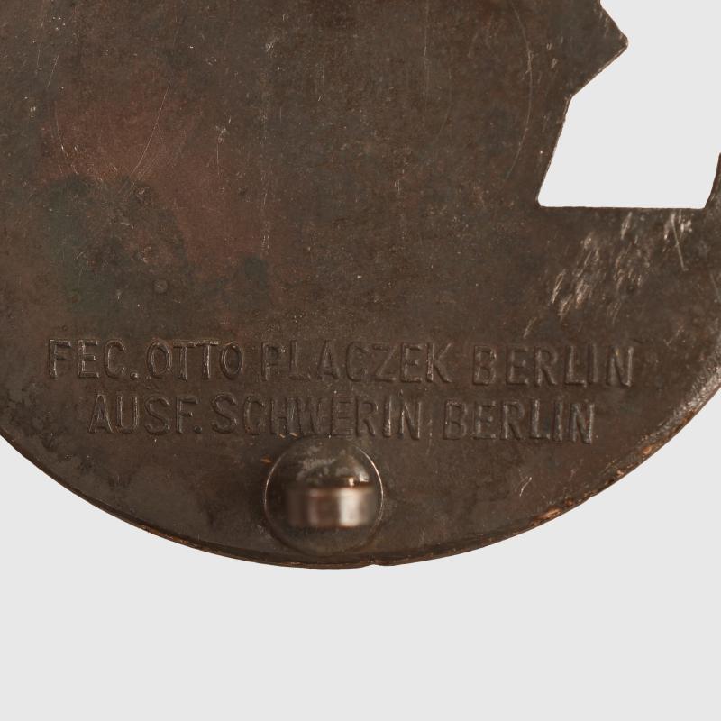 GERMAN WWII KRIEGSMARINE BLOCKADE BREAKER BADGE AND MINIATURE CASED.