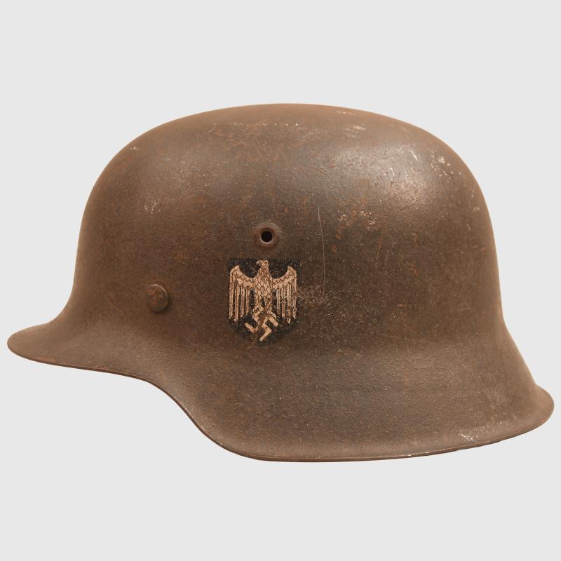 GERMAN WWII M.42 ARMY SINGLE DECAL COMBAT HELMET.