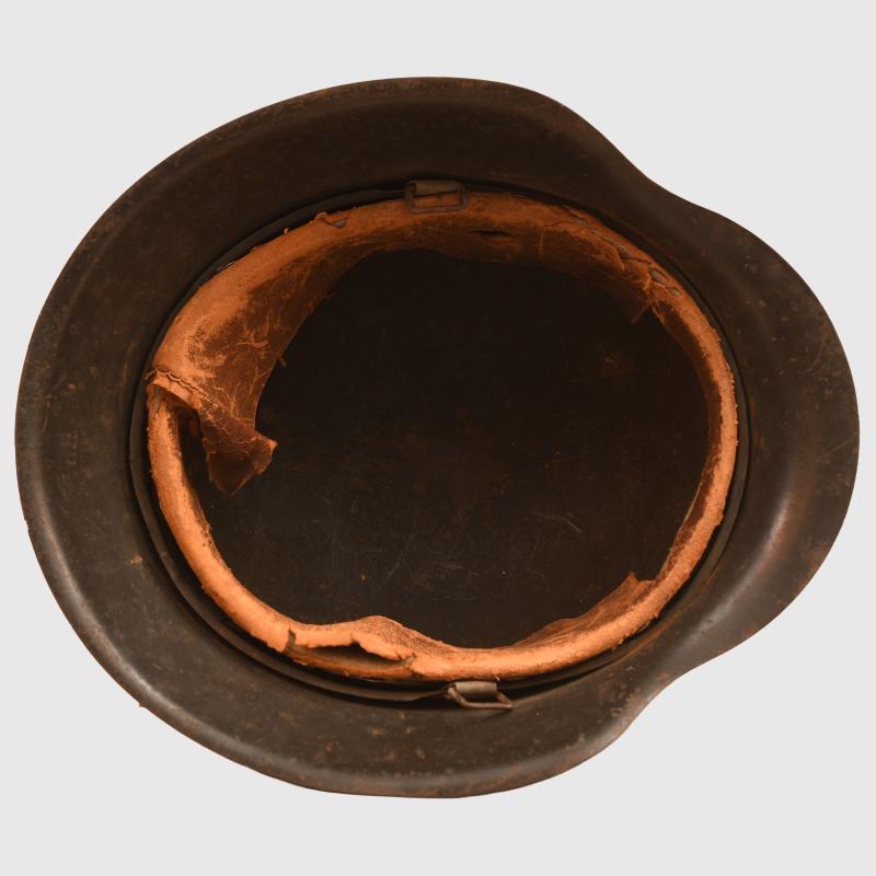 GERMAN WWII M.42 ARMY SINGLE DECAL COMBAT HELMET.