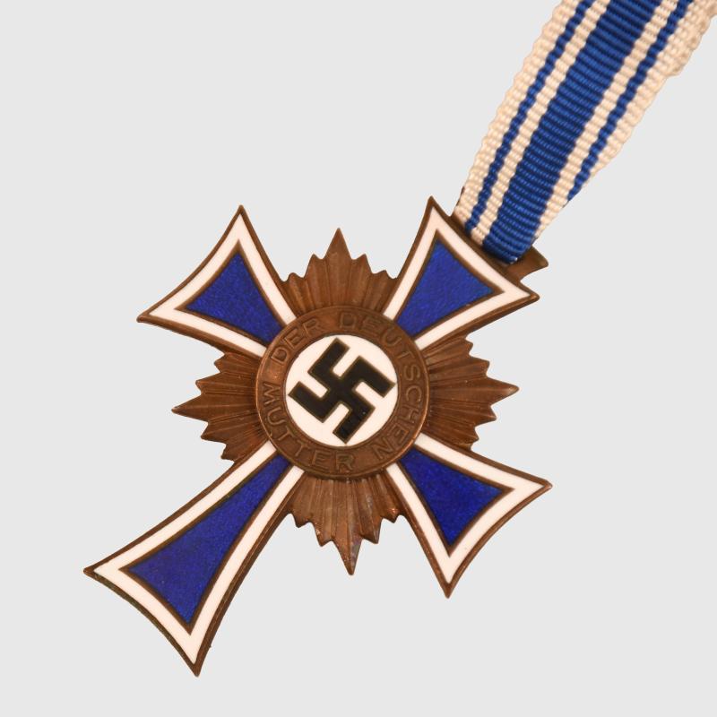 GERMAN WWII MOTHERS CROSS IN BRONZE.