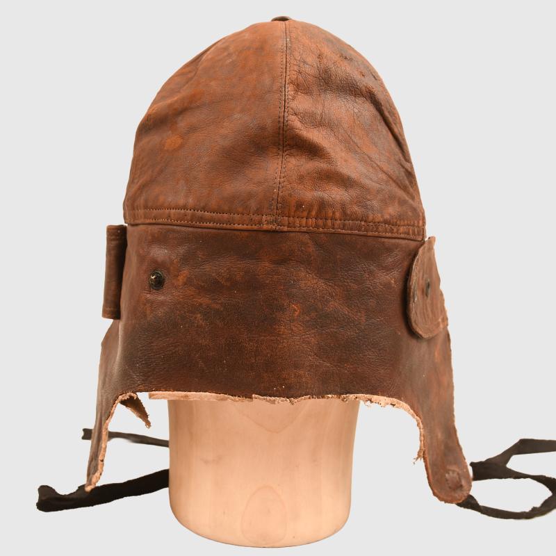 BRITISH WWI ROYAL FLYING CORPS OFFICERS OVERSEAS CAP AND FLYING HELMET.