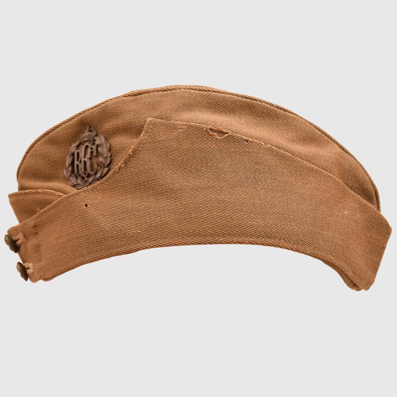 BRITISH WWI ROYAL FLYING CORPS OFFICERS OVERSEAS CAP AND FLYING HELMET.
