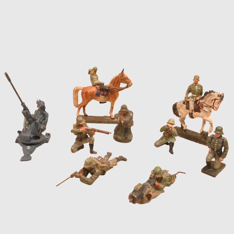 GERMAN WWII SAWDUST AND GLUE ELASTOLIN, LINEOL AND OTHERS TOY SOLDIERS.