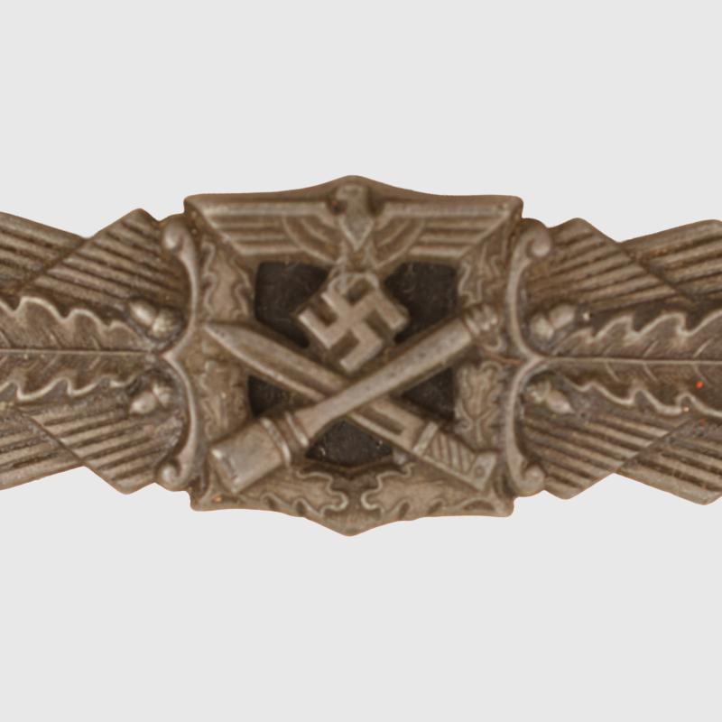 GERMAN WWII ARMED FORCES COMBAT CLASP IN BRONZE.