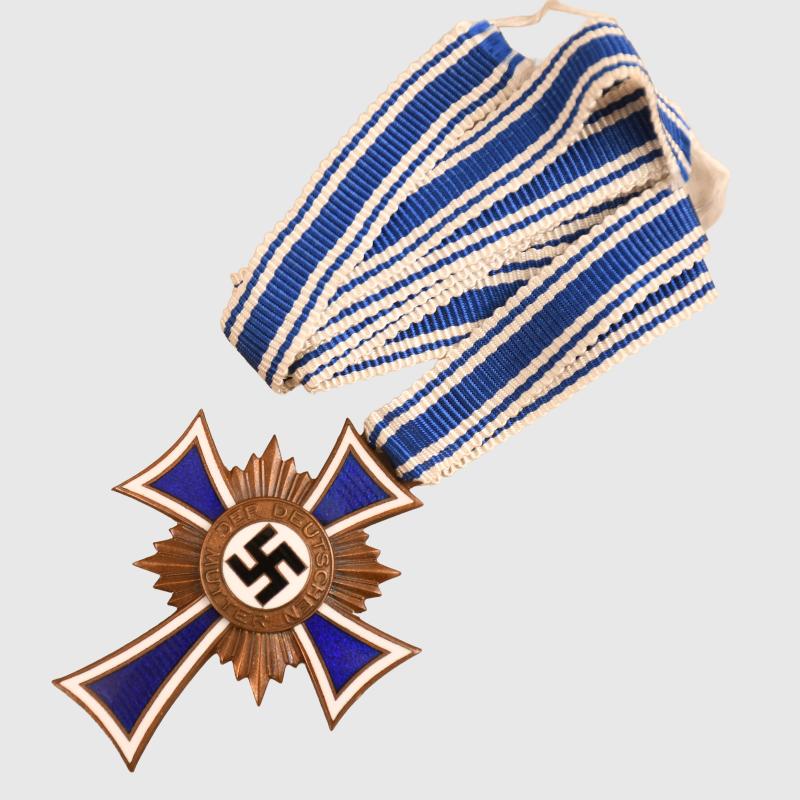 GERMAN WWII MOTHERS CROSS IN BRONZE.