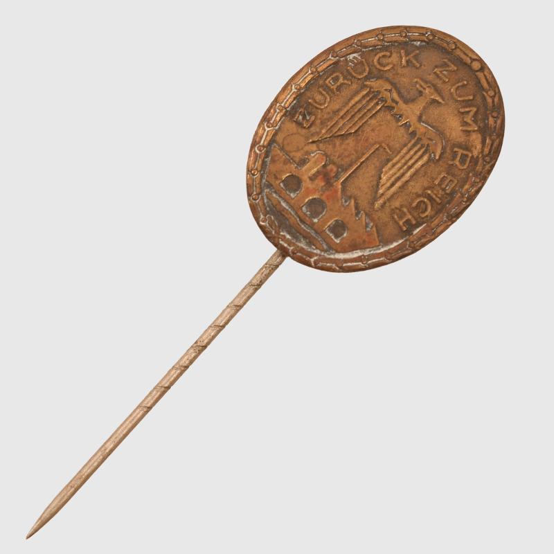 GERMAN WWII RETURN TO THE REICH SAAR LAPEL PIN.