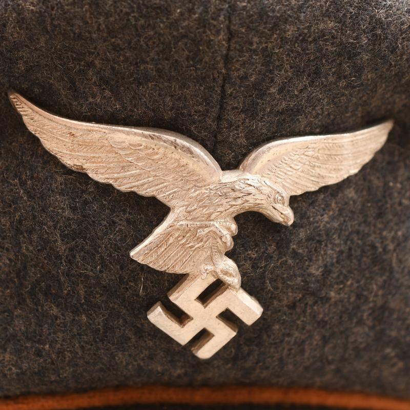 GERMAN WWII LUFTWAFFE SIGNALS VISOR CAP.
