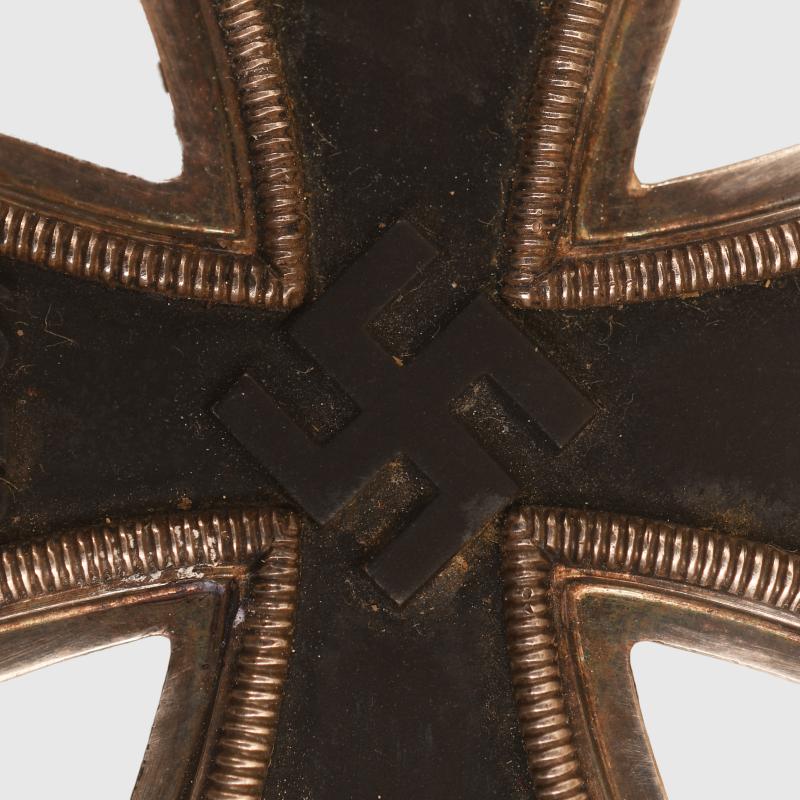 GERMAN WWII KNIGHT’S CROSS OF THE IRON CROSS.