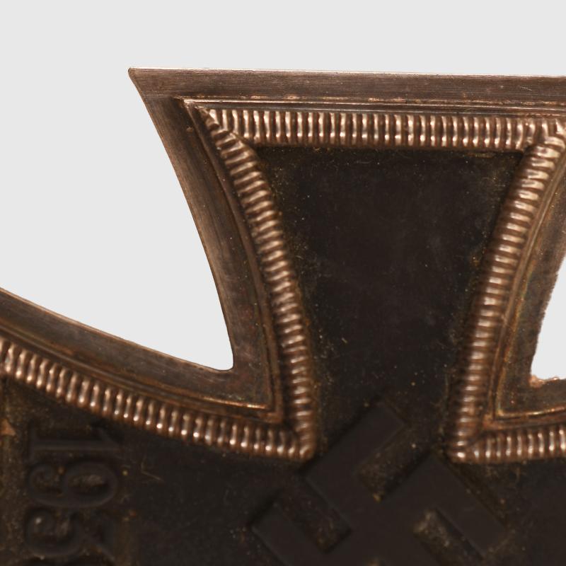 GERMAN WWII KNIGHT’S CROSS OF THE IRON CROSS.