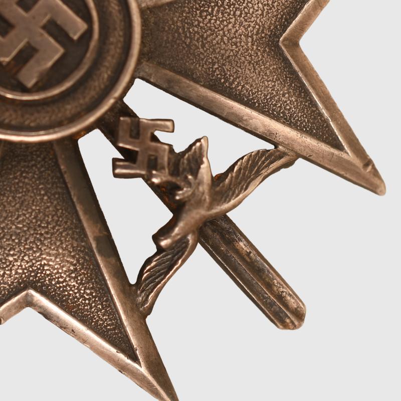 GERMAN WWII SPANISH CROSS IN SILVER WITH SWORDS.