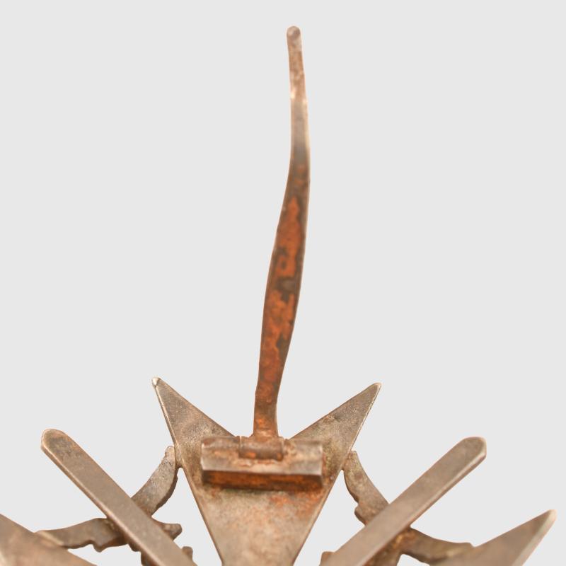 GERMAN WWII SPANISH CROSS IN SILVER WITH SWORDS.