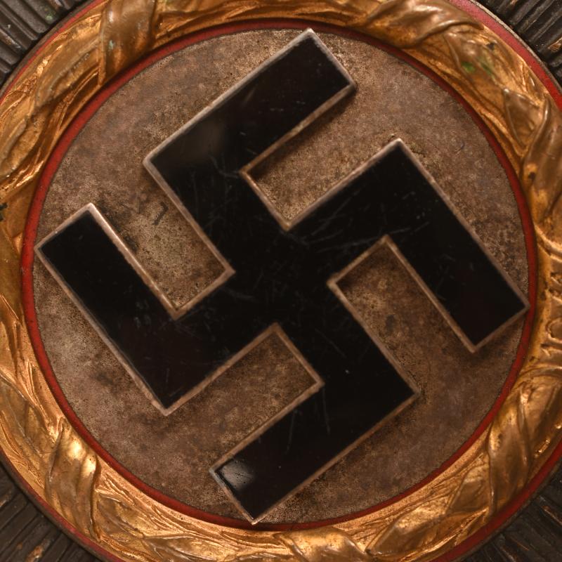 GERMAN WWII GERMAN CROSS IN GOLD.