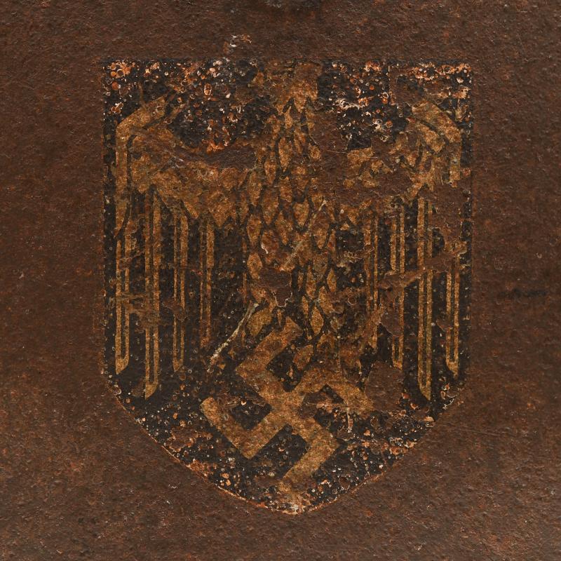 GERMAN WWII BARN FIND KRIEGSMARINE SINGLE DECAL HELMET.