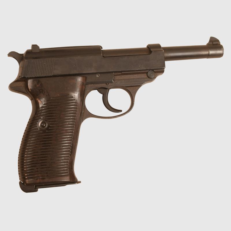 GERMAN WWII WALTHER P38 SEMI AUTOMATIC PISTOL, DE-ACTIVATED.
