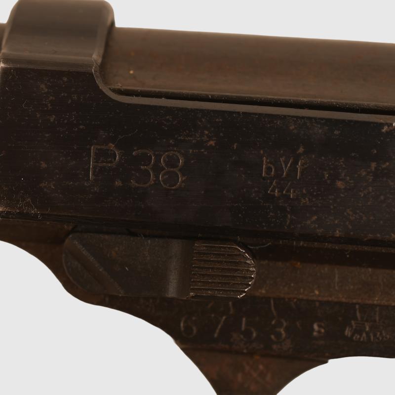 GERMAN WWII WALTHER P38 SEMI AUTOMATIC PISTOL, DE-ACTIVATED.