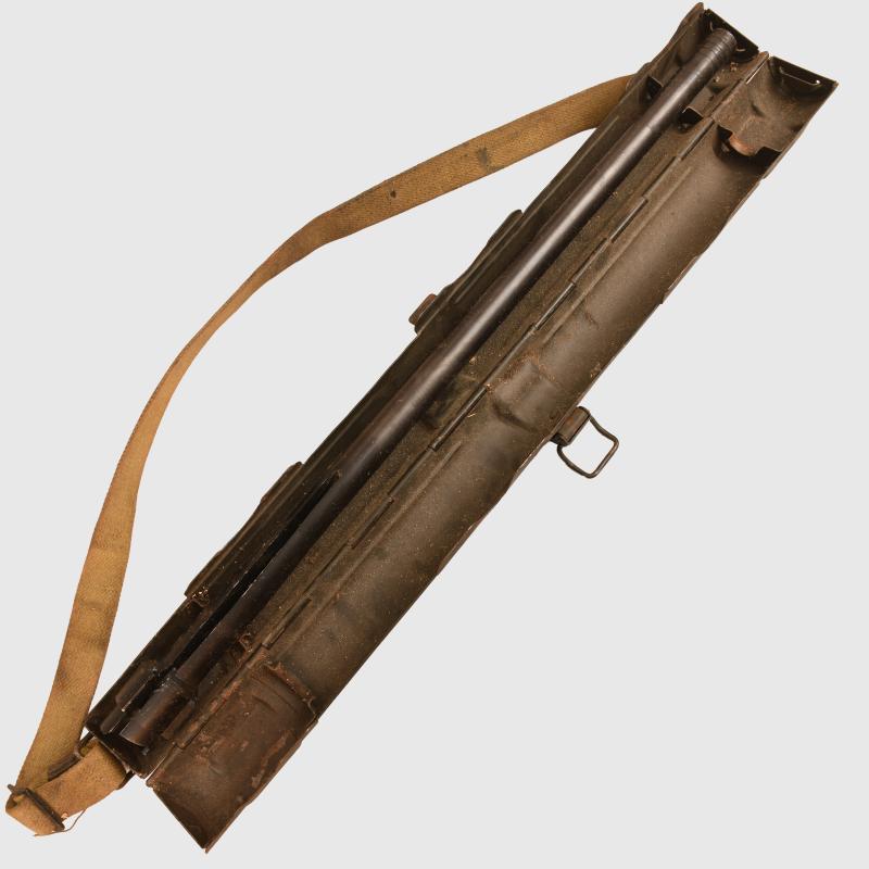 GERMAN WWII MG34 DE-ACTIVATED BARREL IN AN MG34/42 CARRYING CASE.