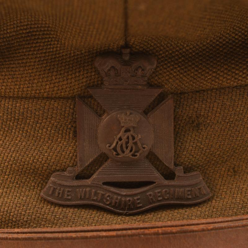BRITISH WWII WILTSHIRE REGIMENT OFFICERS VISOR CAP.