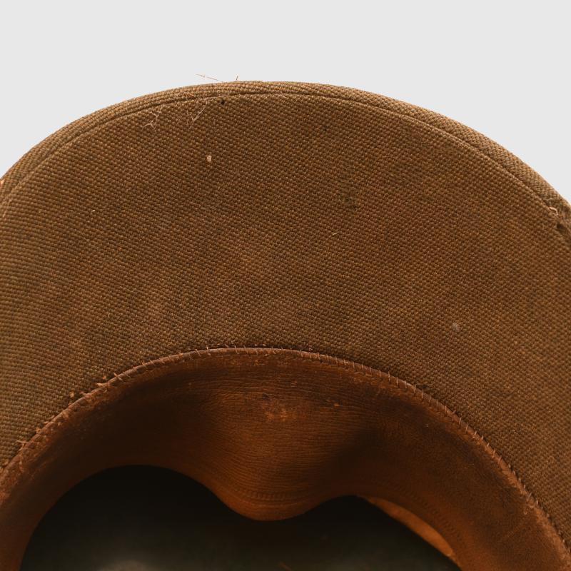 BRITISH WWII WILTSHIRE REGIMENT OFFICERS VISOR CAP.