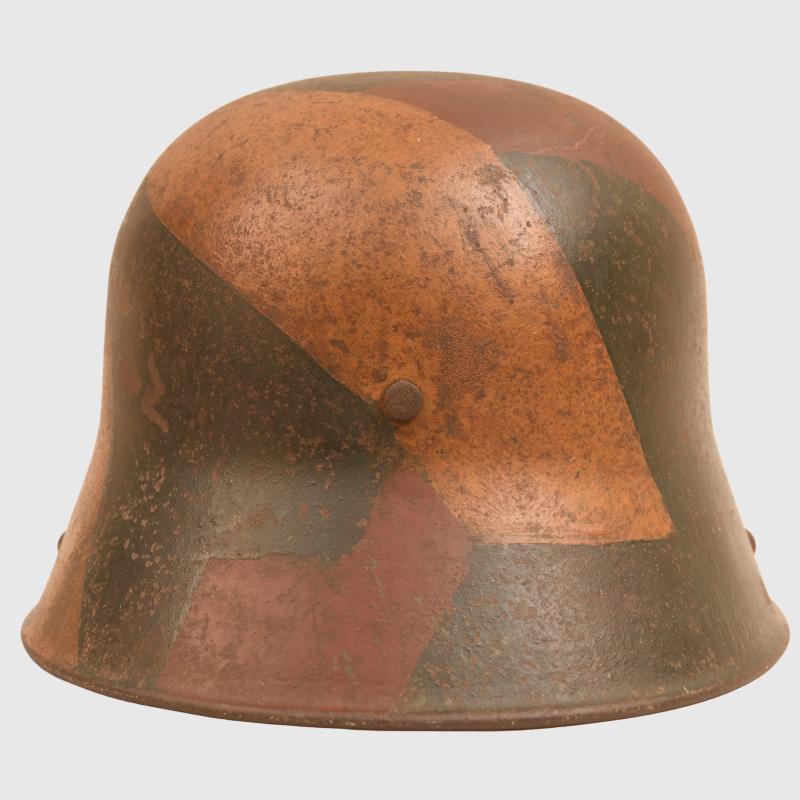 GERMAN WWI M16 CAMOUFLAGE TRENCH HELMET WITH UNIQUE STYLE OF CAMOUFLAGE.