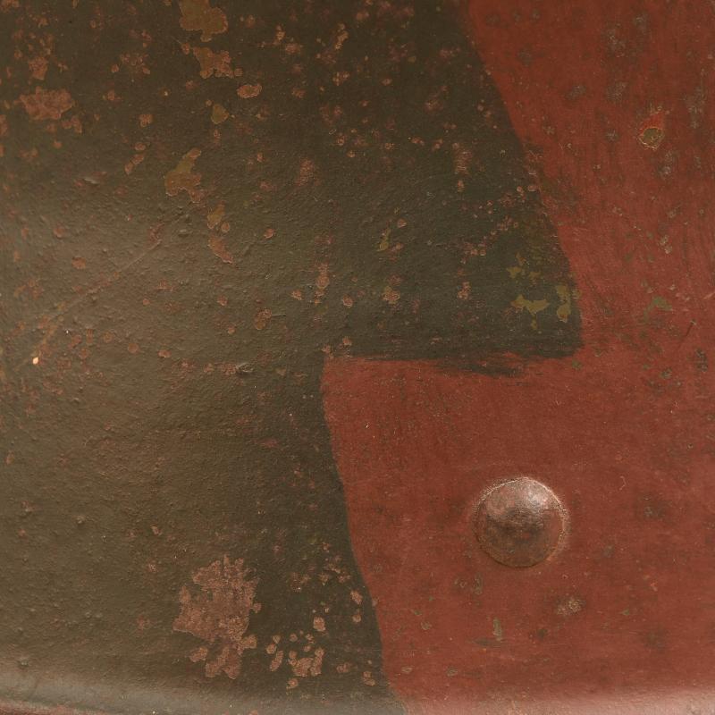GERMAN WWI M16 CAMOUFLAGE TRENCH HELMET WITH UNIQUE STYLE OF CAMOUFLAGE.
