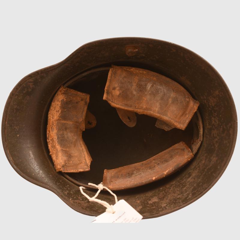 GERMAN WWI M16 CAMOUFLAGE TRENCH HELMET WITH UNIQUE STYLE OF CAMOUFLAGE.