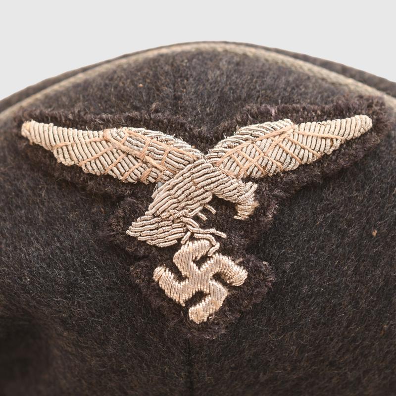 GERMAN WWII LUFTWAFFE OFFICERS VISOR CAP.
