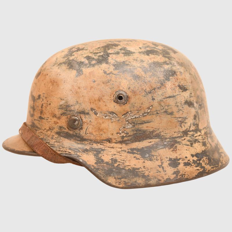 GERMAN WWII TROPICAL M.40 LUFTWAFFE SINGLE DECAL COMBAT HELMET.