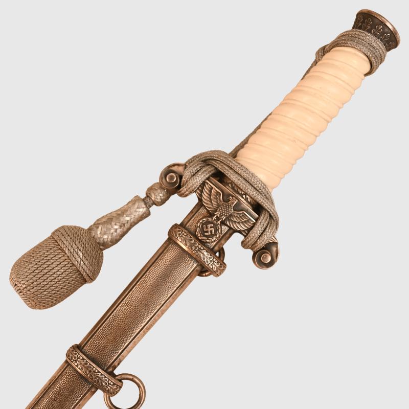 GERMAN WWII ARMY OFFICERS DAGGER, NEAR MINT.