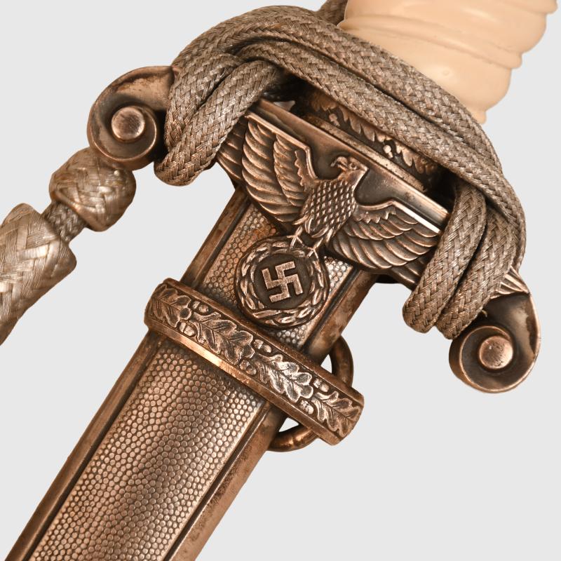 GERMAN WWII ARMY OFFICERS DAGGER, NEAR MINT.